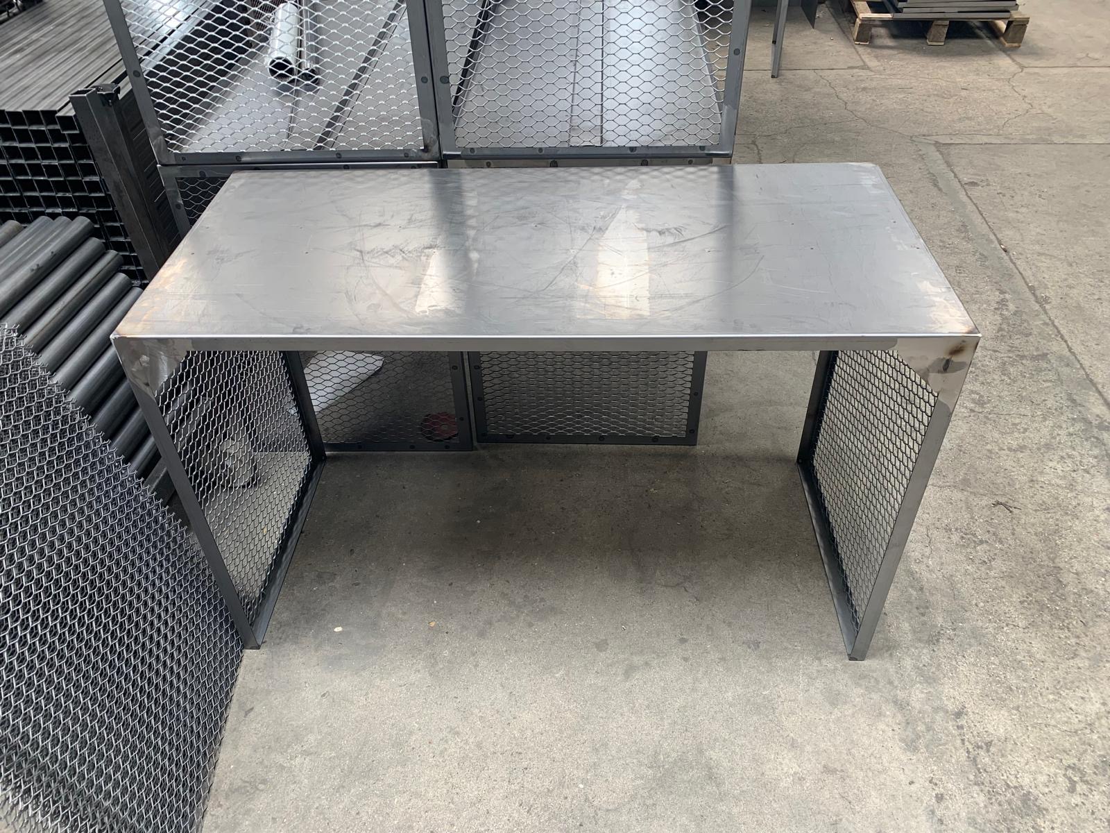 Table inox métal déployé — Finition premium