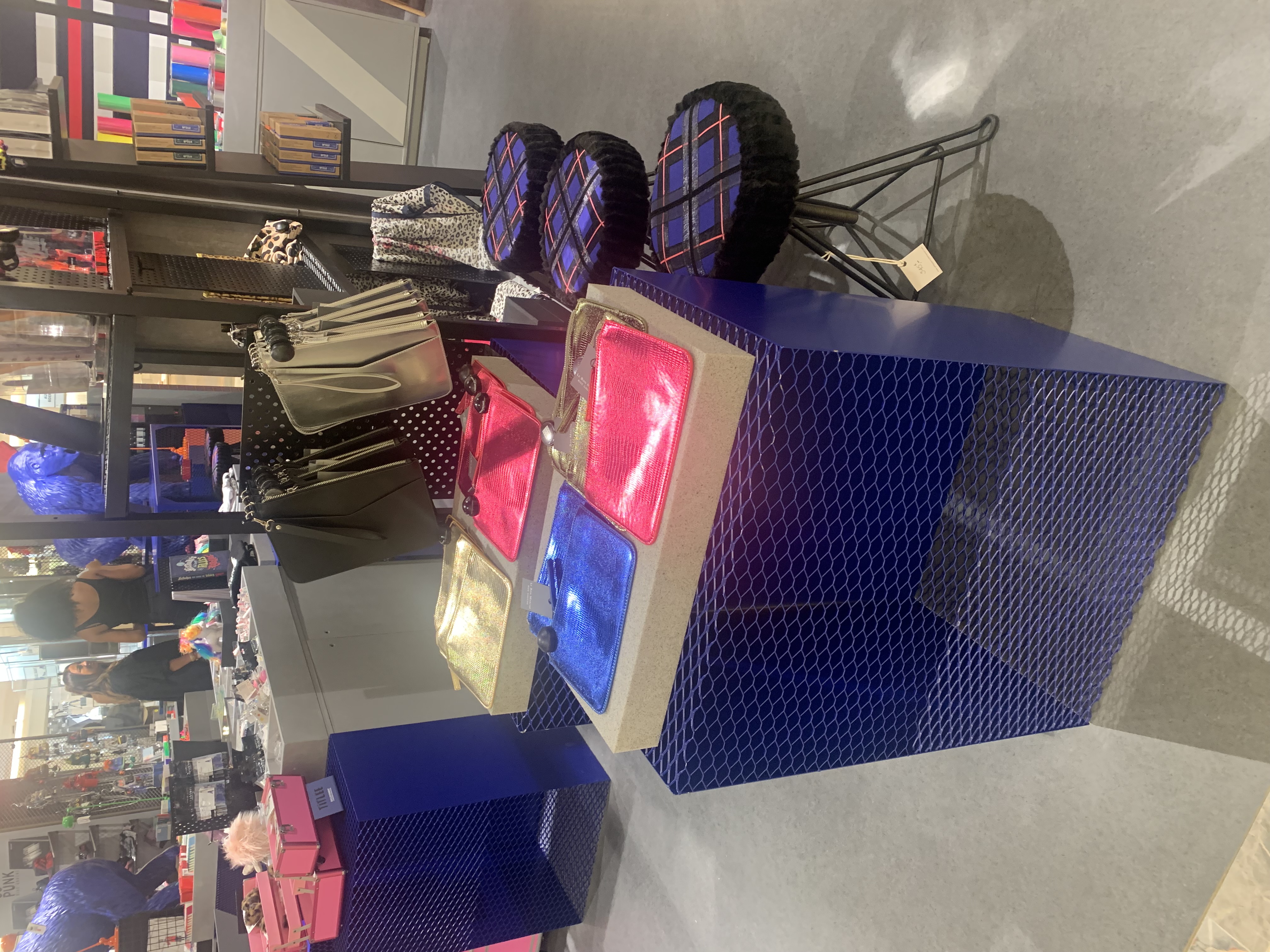 Cube métal déployé bleu avec accessoires mode